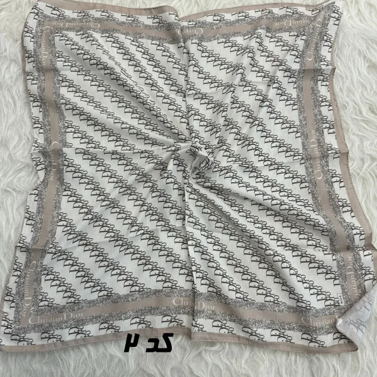 مینی اسکارف کرمی نخ قواره 65x65 سانتیمتر مناسب استفاده روزمره بدون آبرفت و رنگ رفت